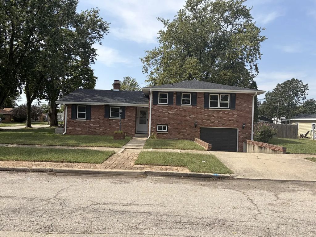 495 S Prairie Avenue, Bradley