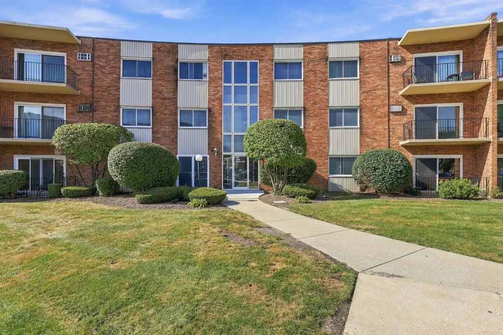 9724 S Karlov Avenue 304, Oak Lawn