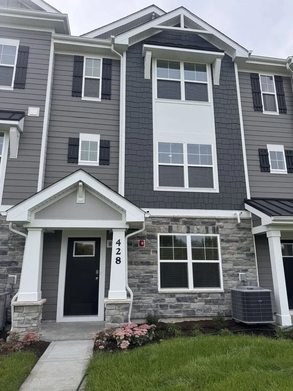 428 Lakeshore Court 428, St. Charles
