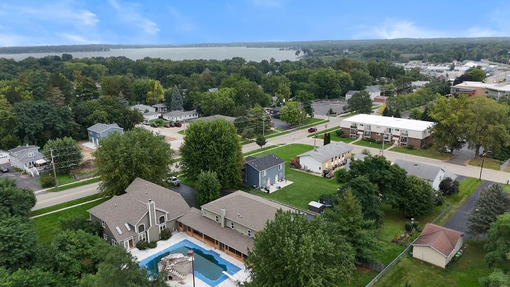 235 E Grand Avenue, Fox Lake