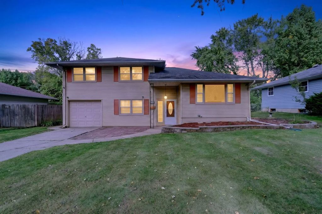 3804 Seward Avenue, Rockford
