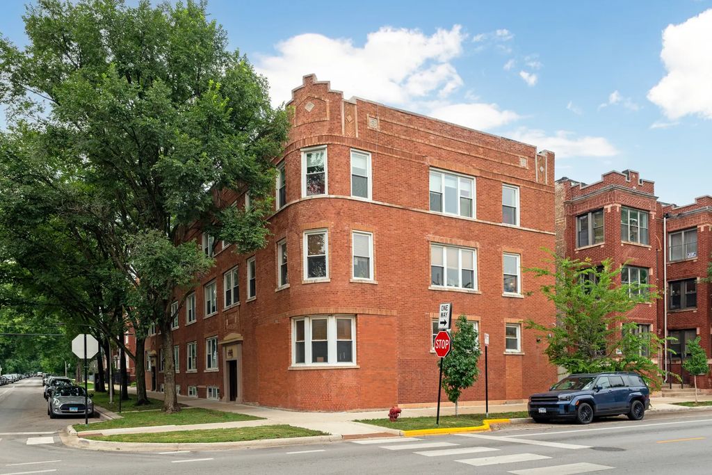 2607 N Hamlin Avenue 3, Chicago