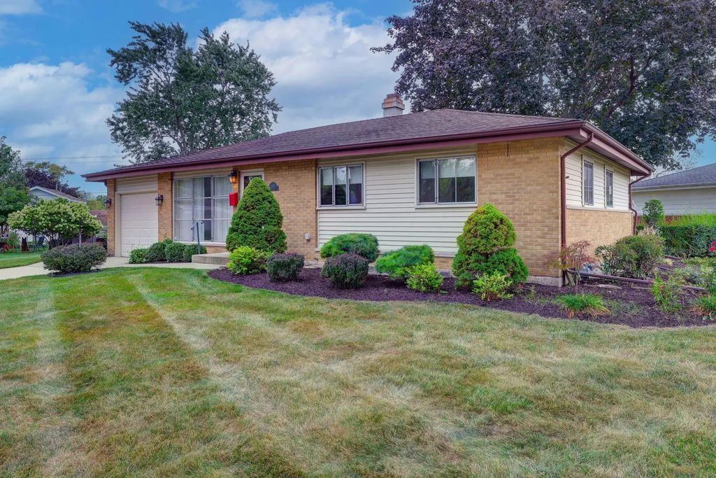 385 Pleasant Street, Hoffman Estates