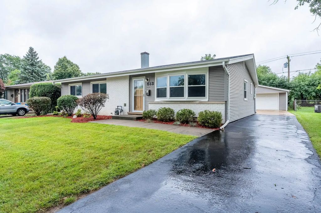 513 E Highland Avenue, Mount Prospect