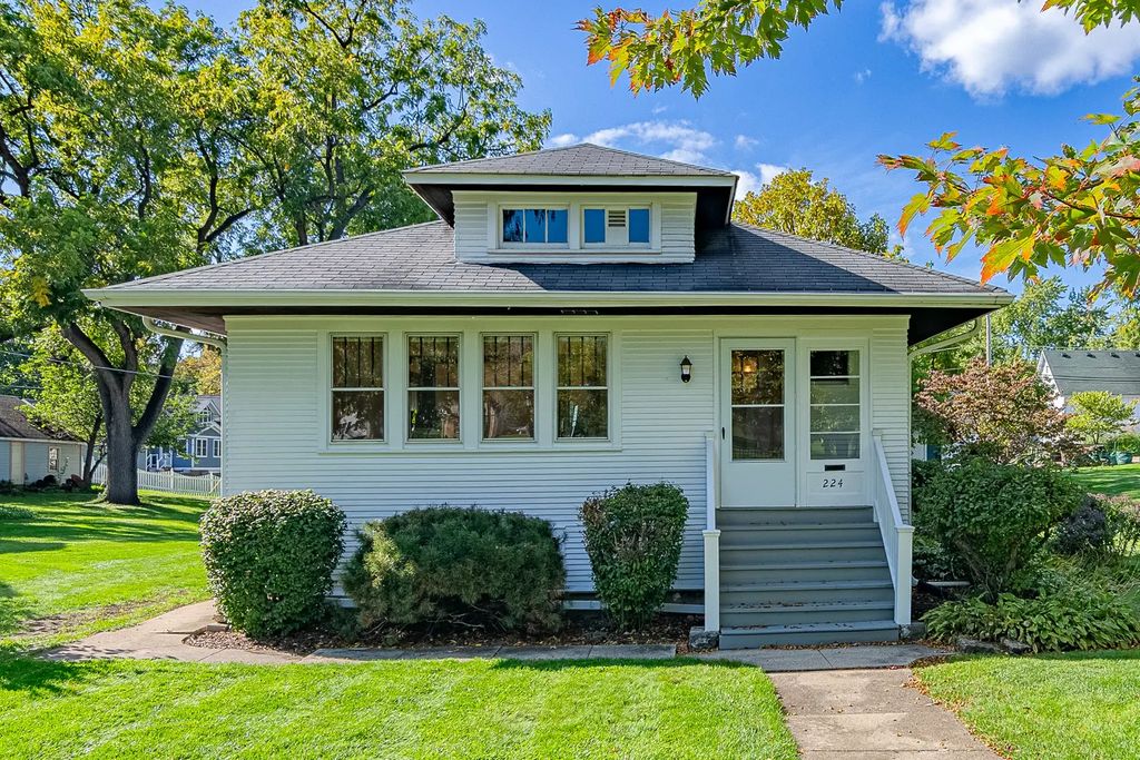 224 S Walnut Street, Itasca