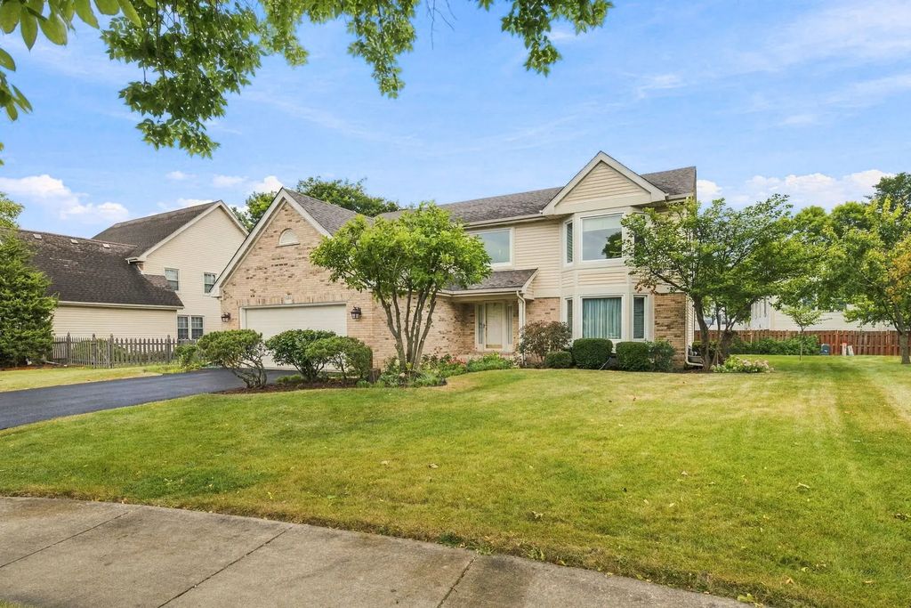 1011 E Amberwood Circle, Naperville
