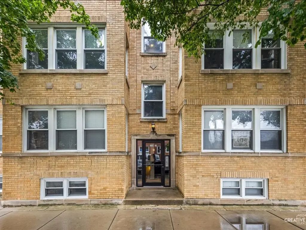 3335 W Byron Street G, Chicago