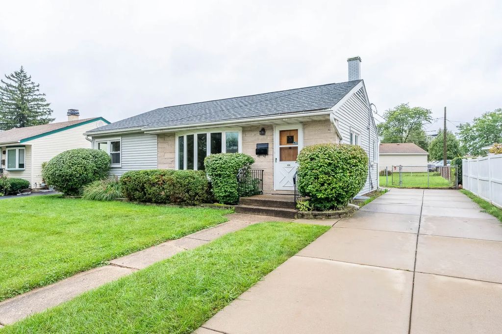 104 N Warrington Road, Des Plaines