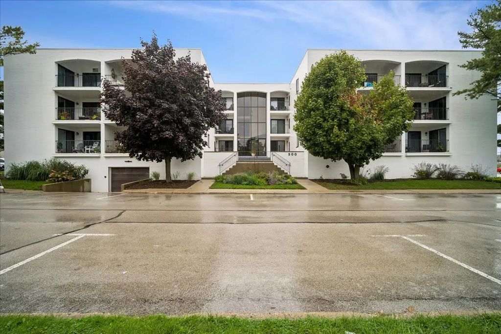500 Lake View Avenue 2b, Highwood
