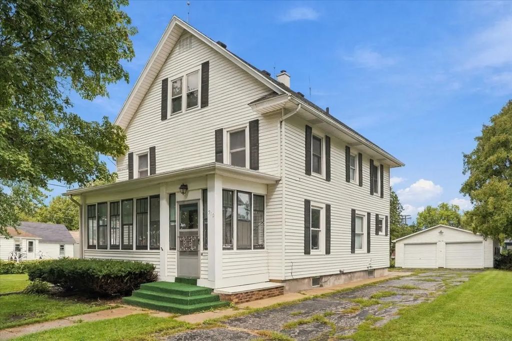 310 E Dixon Street, Polo