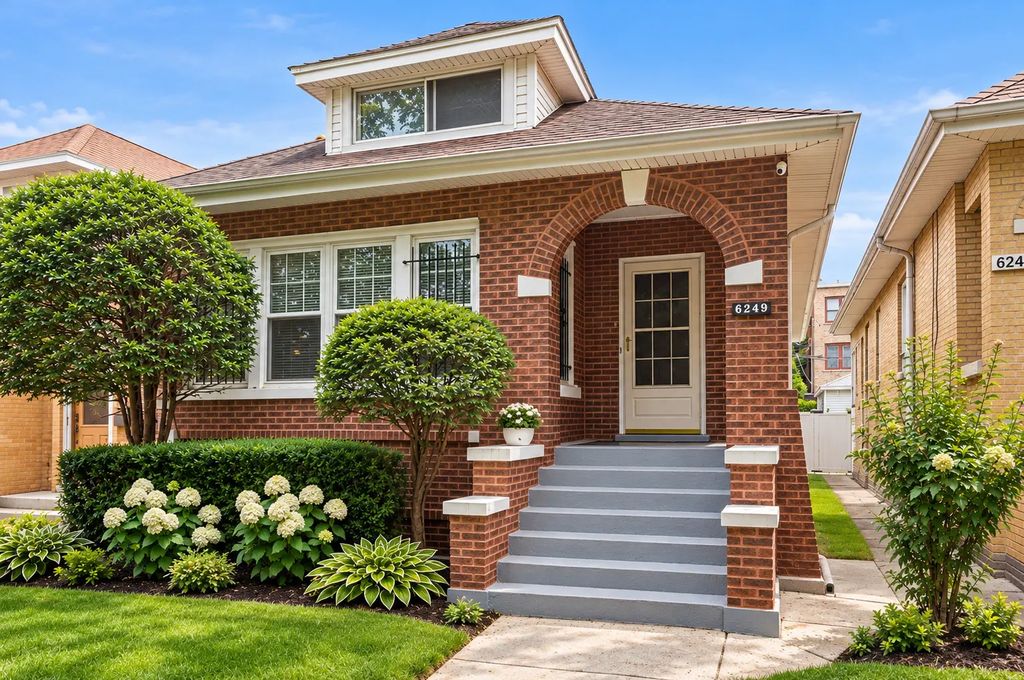 6249 N Fairfield Avenue, Chicago
