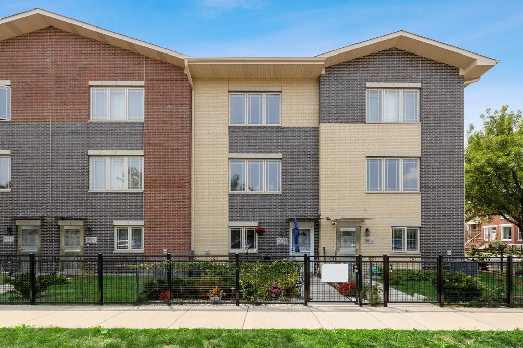 3505 S Parnell Avenue B, Chicago