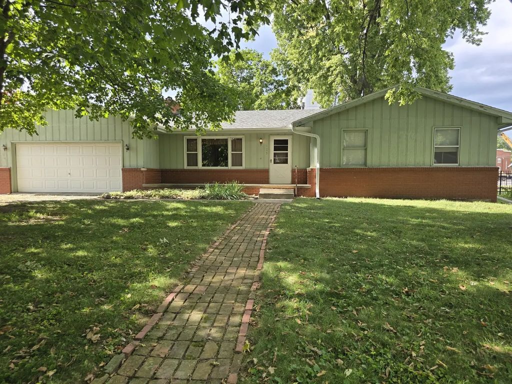 125 S Fisher Street, Mclean