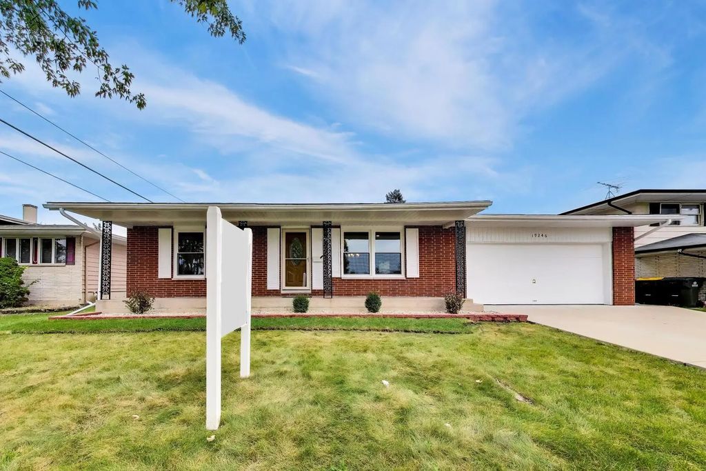 19246 Oakwood Avenue, Lansing