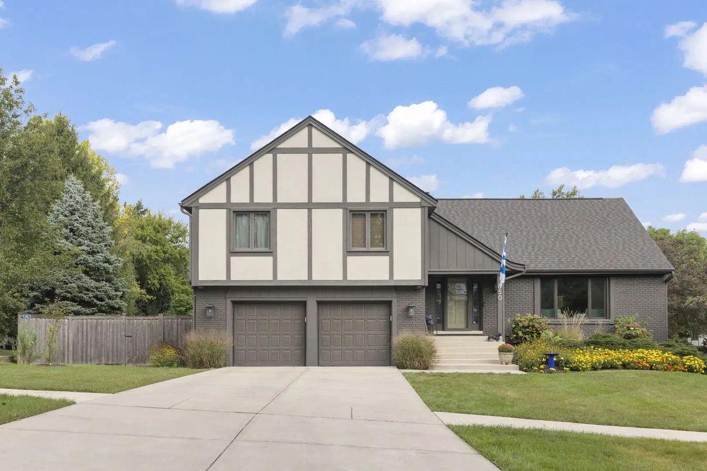 850 Glen Crest Drive, Glen Ellyn
