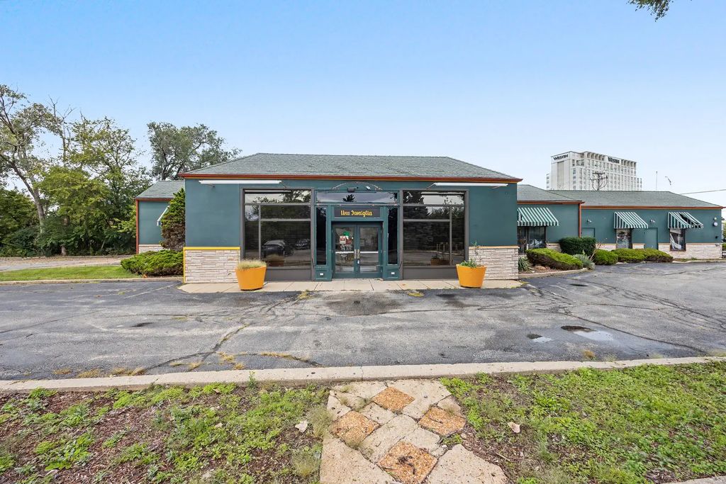 604 N Milwaukee Avenue, Wheeling