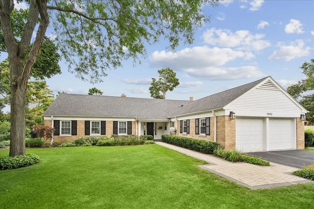 1043 Old Elm Lane, Glencoe