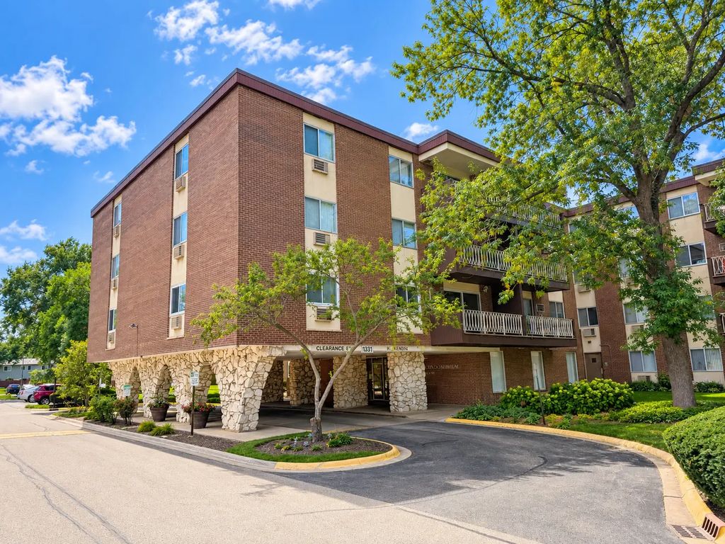 1331 S Finley Road 213, Lombard
