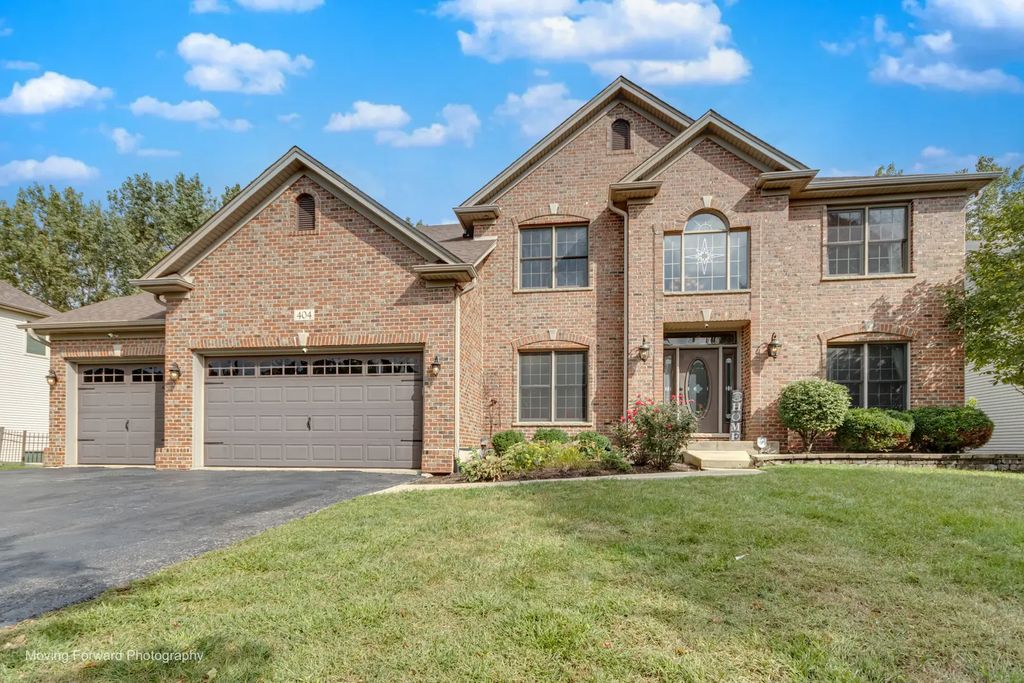 404 Heatherwood Drive, Oswego