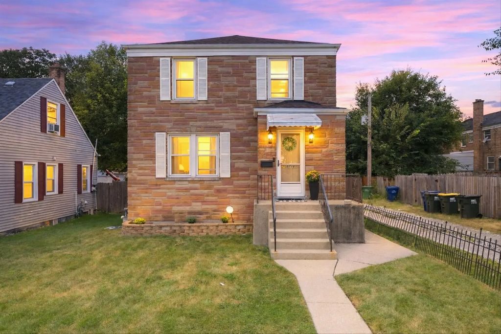 8716 S Richmond Avenue, Evergreen Park