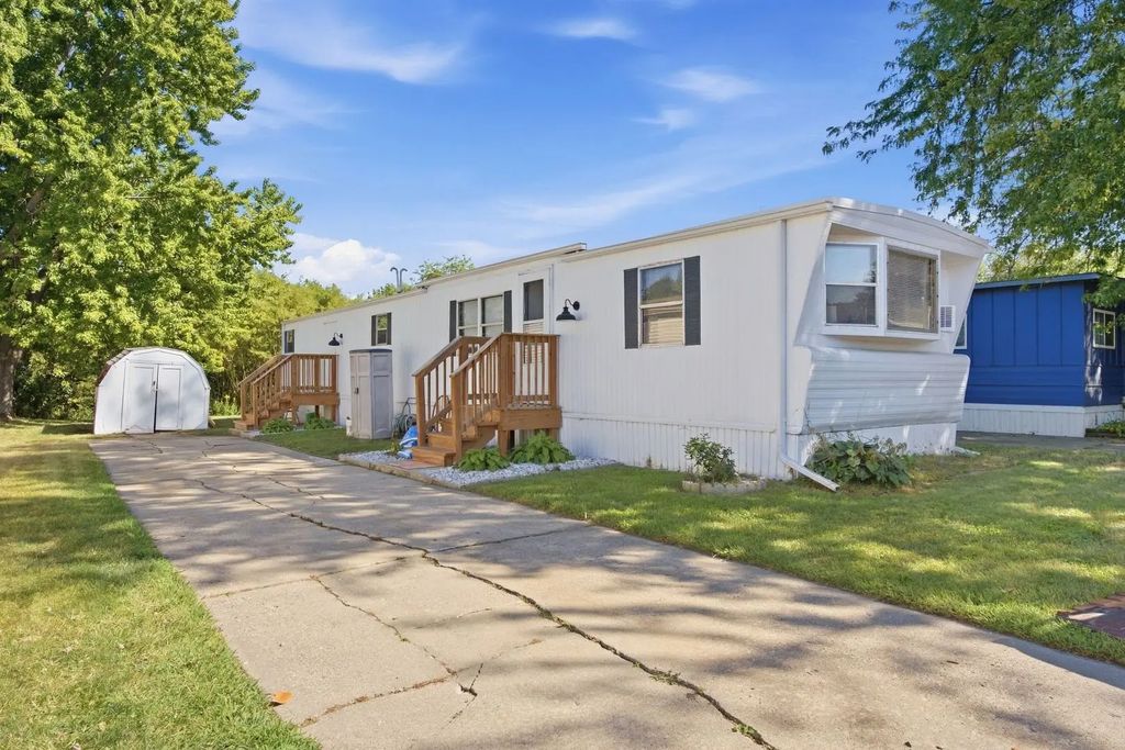 1824 Huckleberry Lane, Sycamore