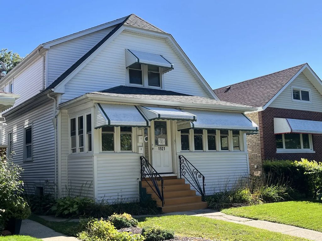 1921 Brown Avenue, Evanston