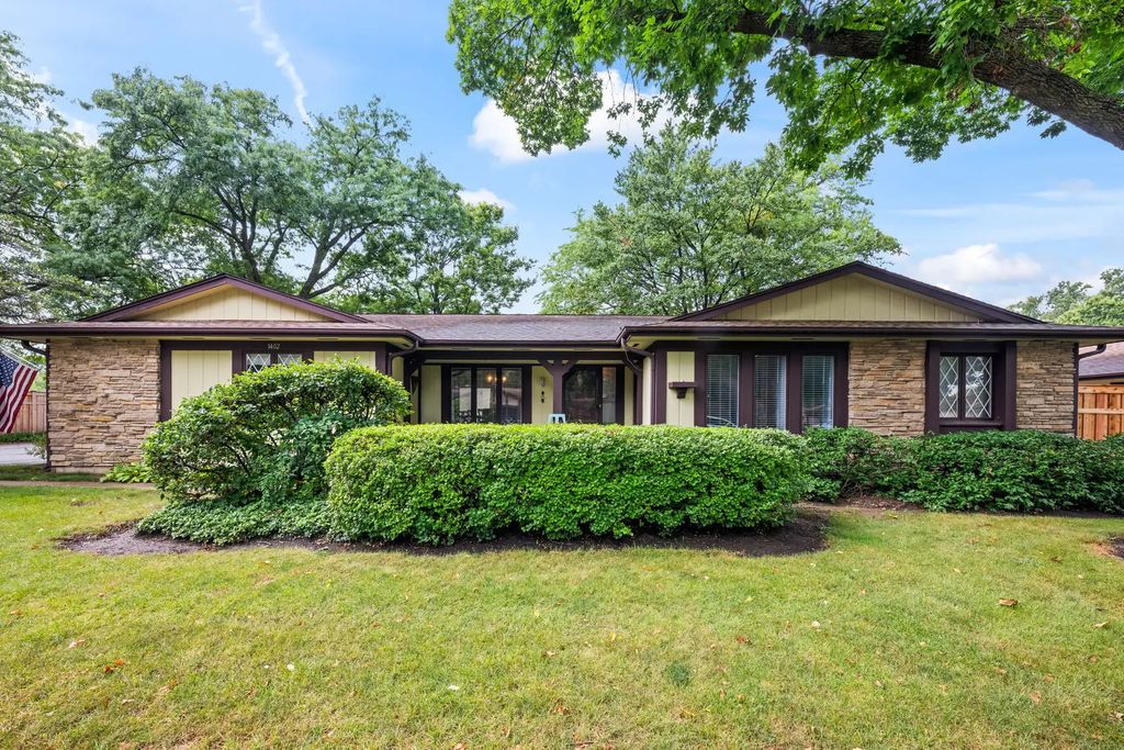 1402 Estate Lane, Glenview