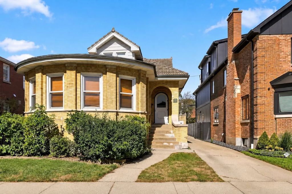 2940 W Greenleaf Avenue, Chicago
