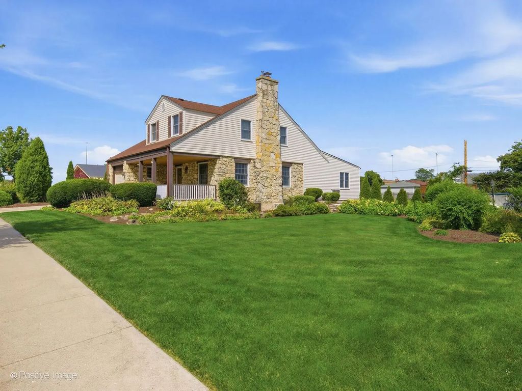 471 N Larch Avenue, Elmhurst