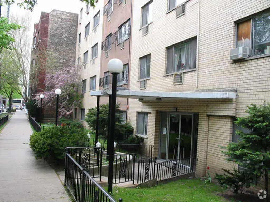 2828 N Cambridge Avenue 401, Chicago