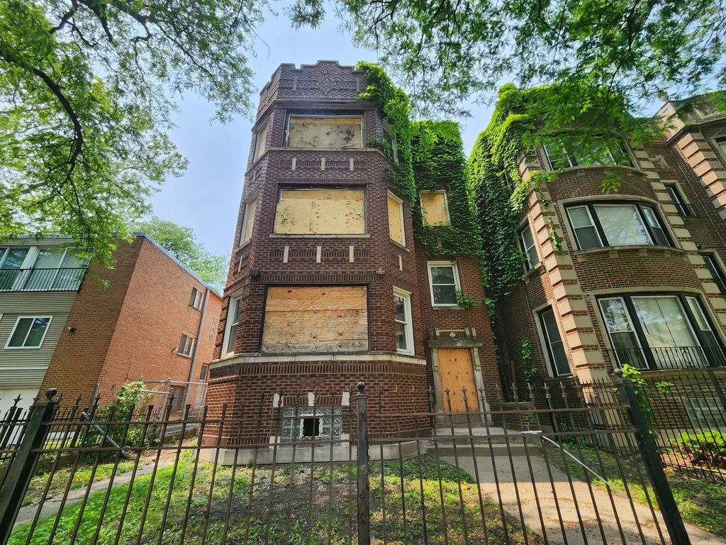 7952 S Langley Avenue, Chicago