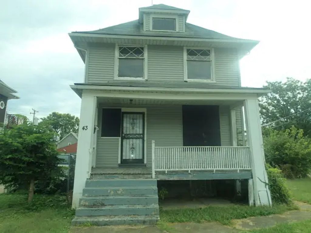 43 S 17th Avenue, Maywood