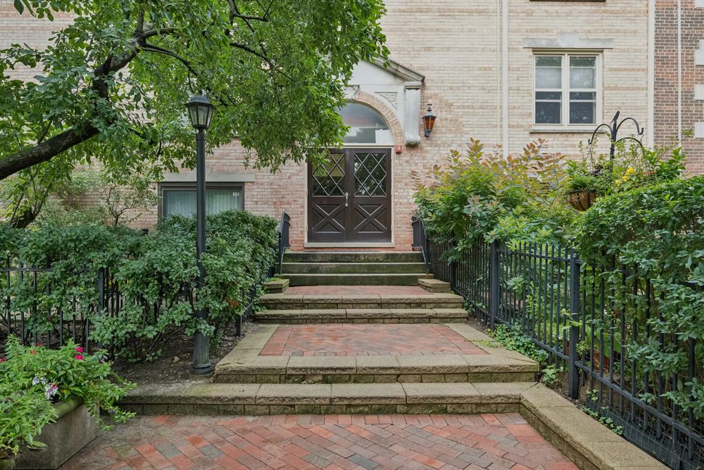 830 Forest Avenue B, Evanston, 60202