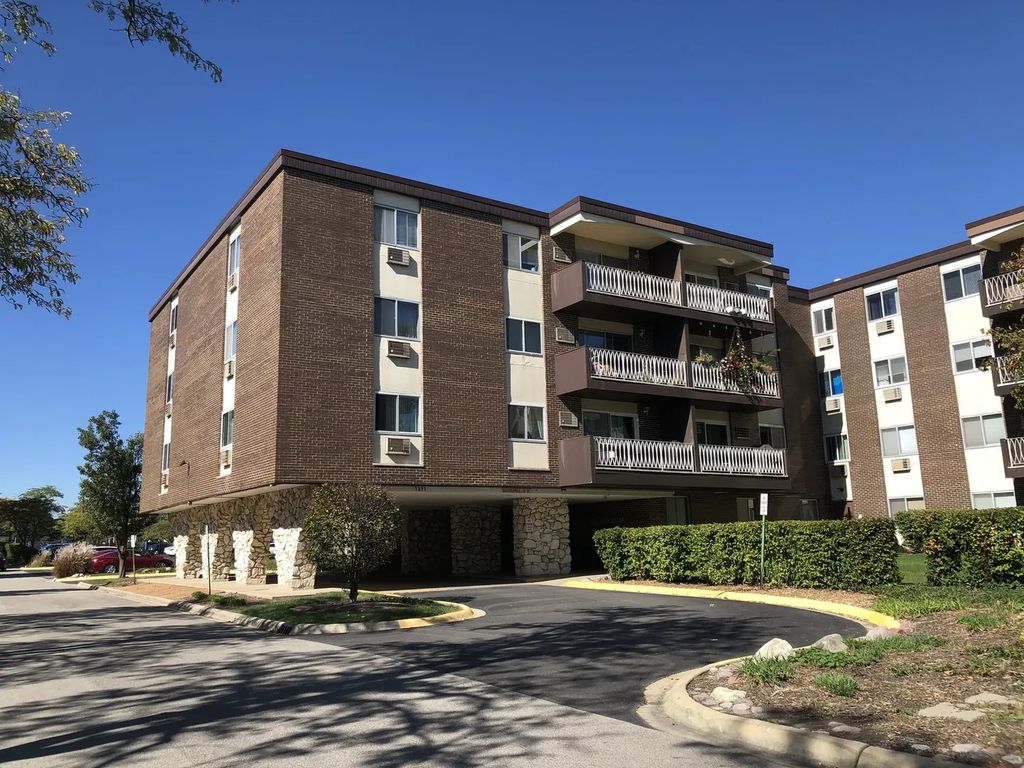 1311 S Finley Road 404, Lombard