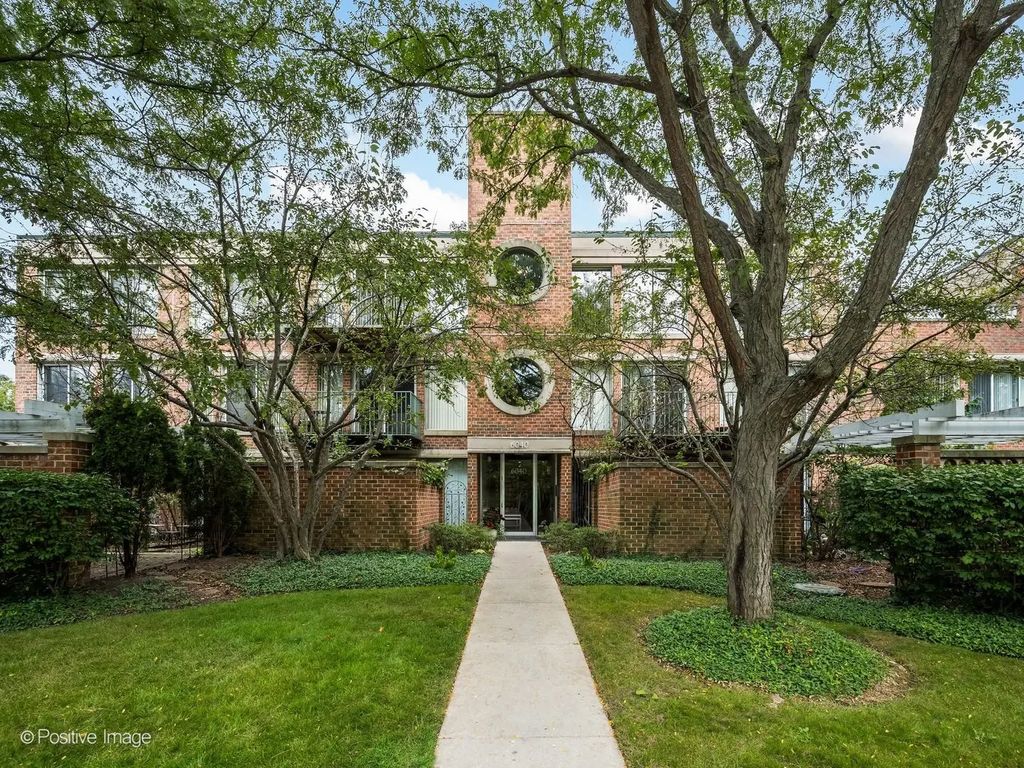 6040 Arbor Lane 102, Northfield, 60093