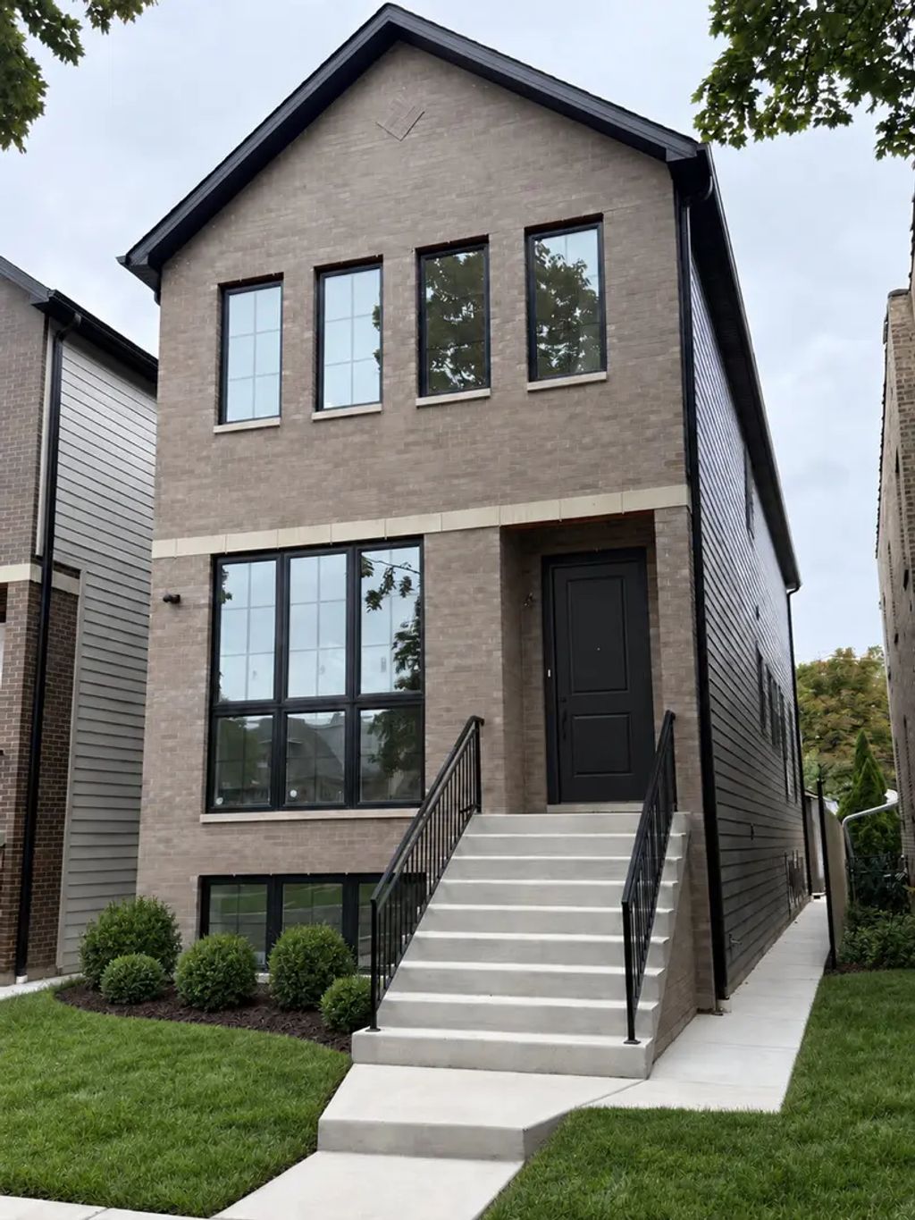 6732 N Oxford Avenue, Chicago