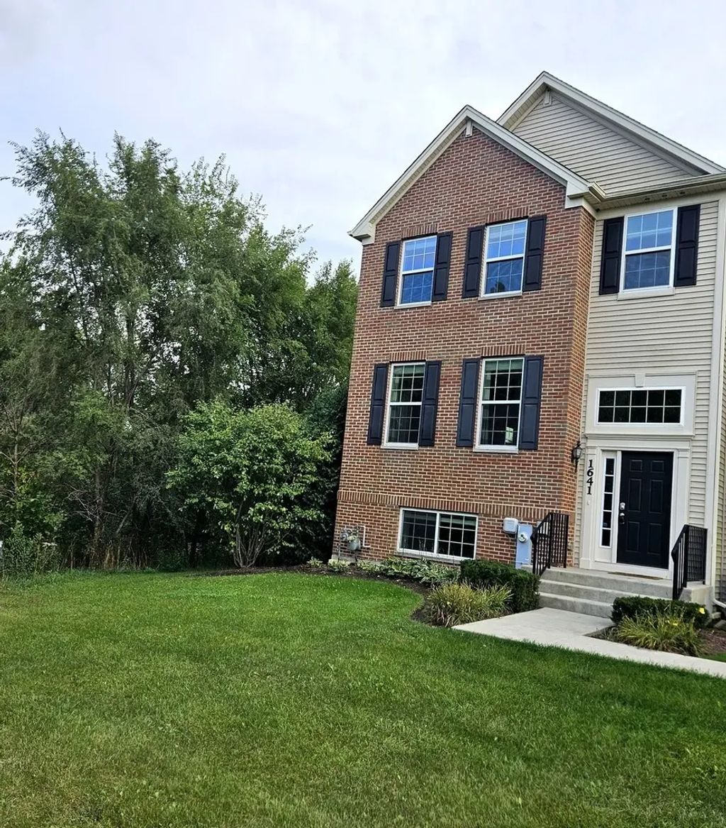 1641 Deer Pointe Drive, South Elgin