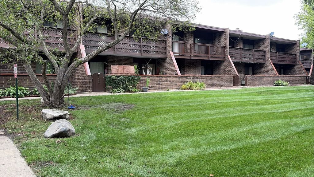 1607 Kenneth Circle 1607, Elgin