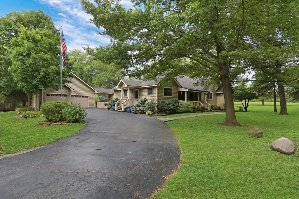 1036 Charles Avenue, Gurnee
