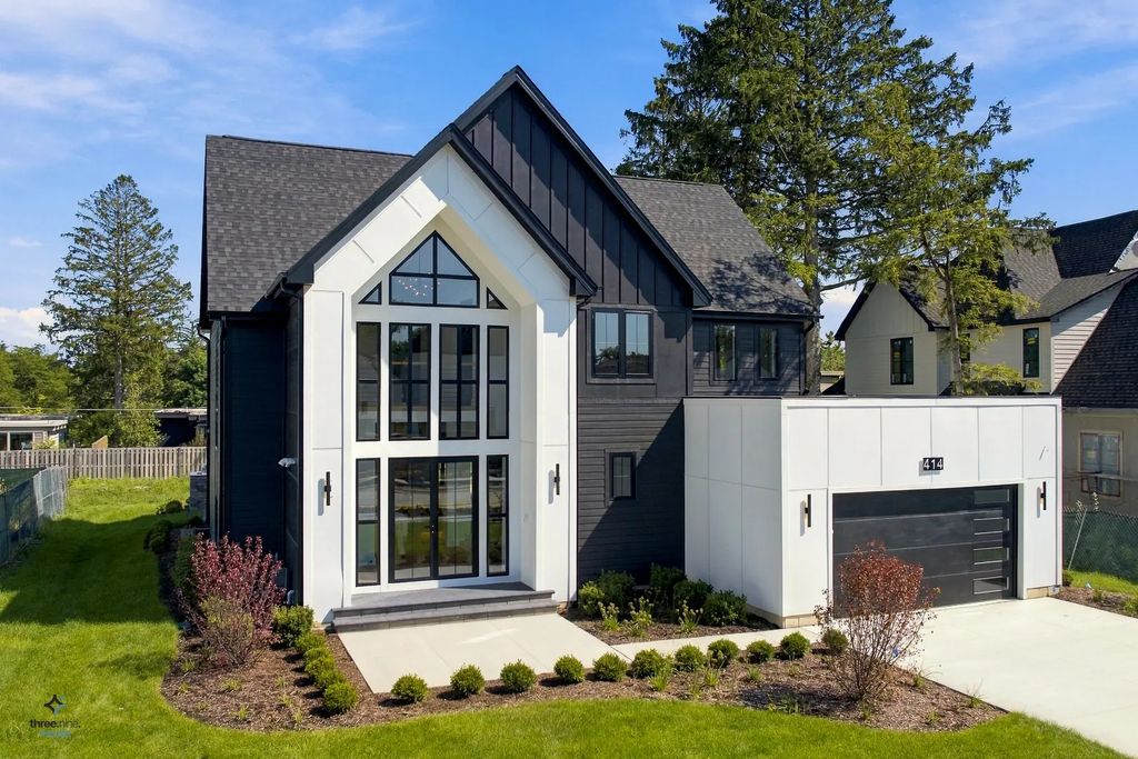 414 Forest Edge Drive, Glencoe