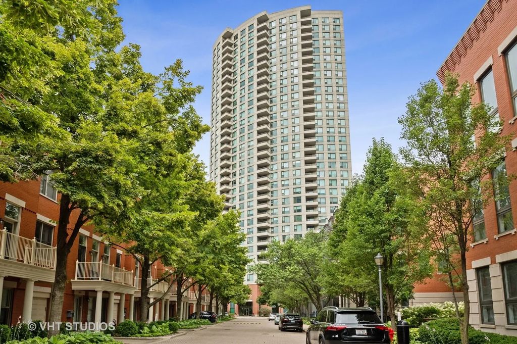 501 N Clinton Street 704, Chicago