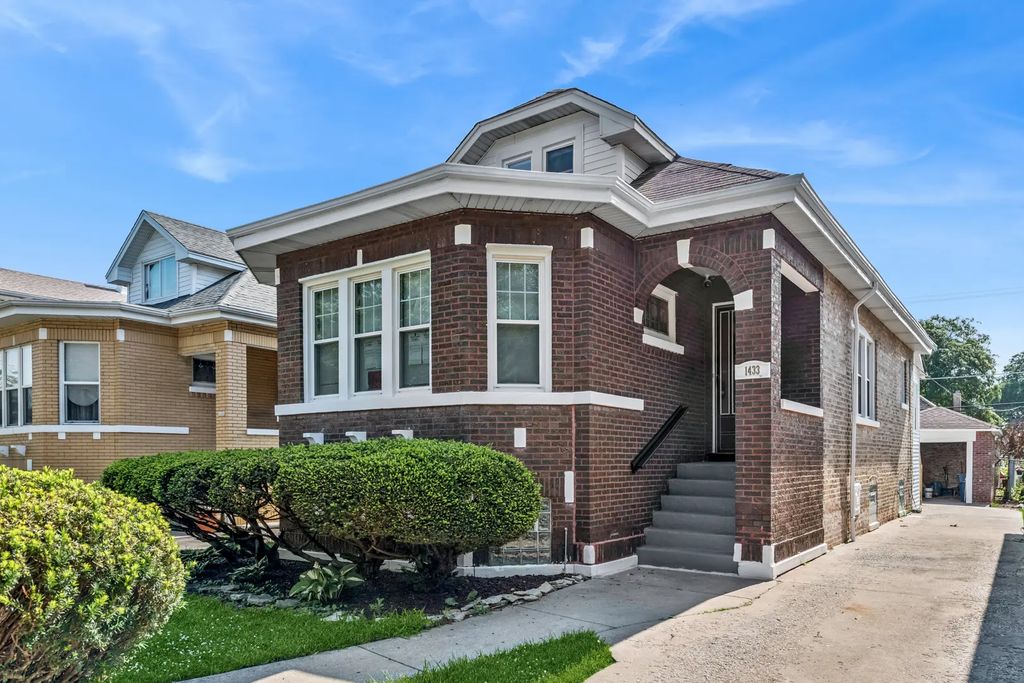 1433 S 14th Avenue, Maywood