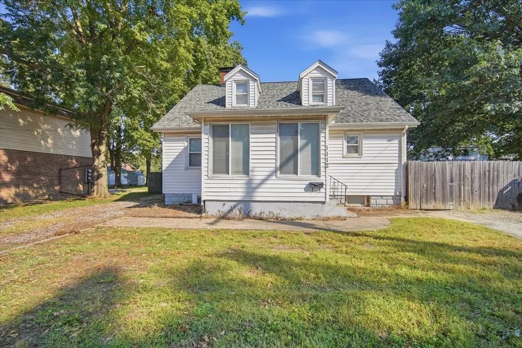 1112 West Avenue, Normal