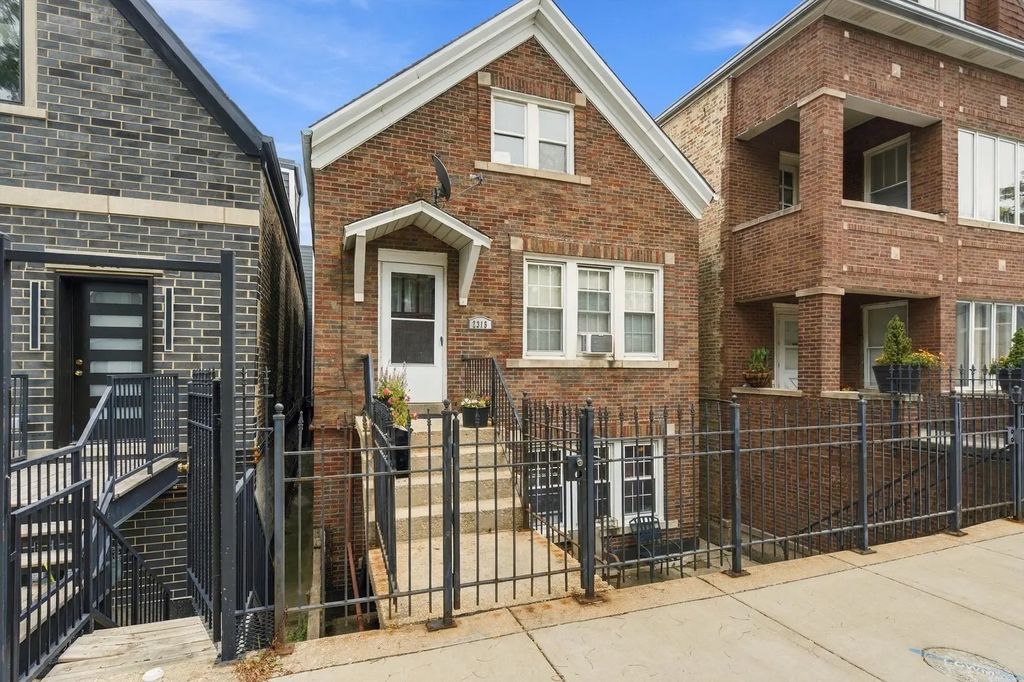 2315 S Hoyne Avenue, Chicago
