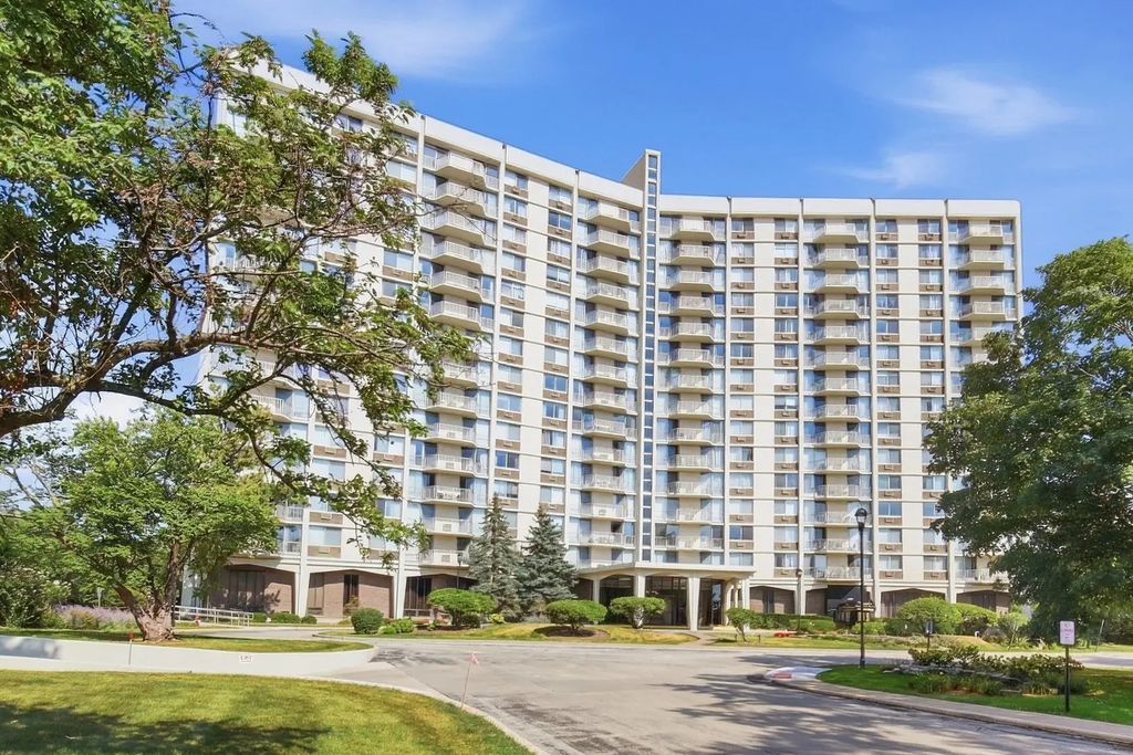 40 N Tower Road 7e, Oak Brook