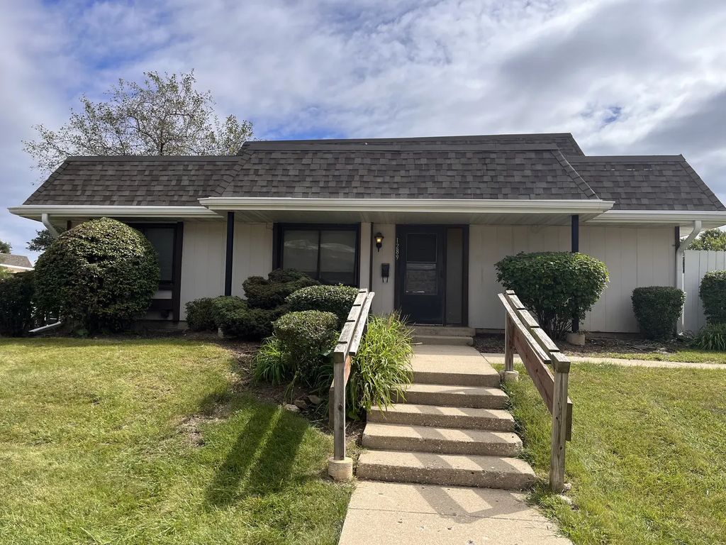 1289 Court E Court 1289, Hanover Park