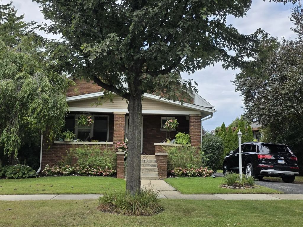114 S Edward Street, Mount Prospect