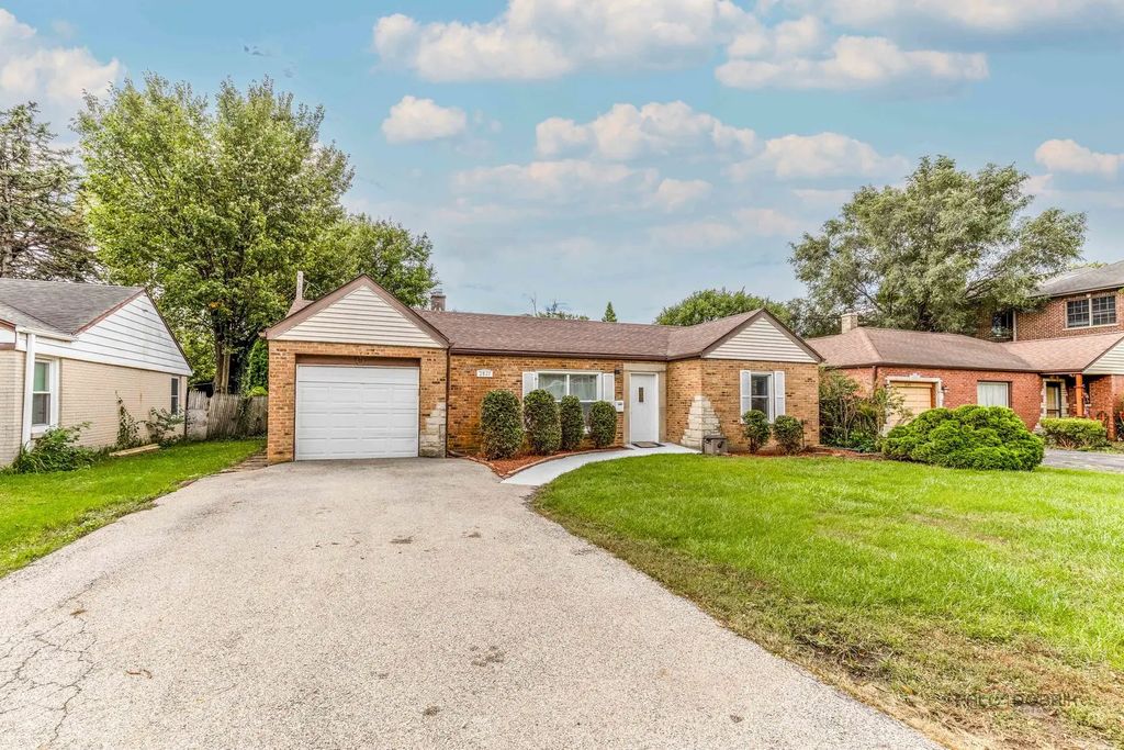 2821 Dempster Street, Park Ridge