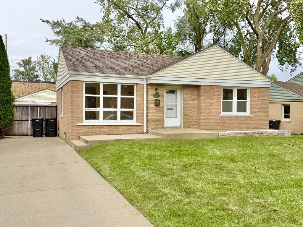 5816 W Greenleaf Avenue, Chicago