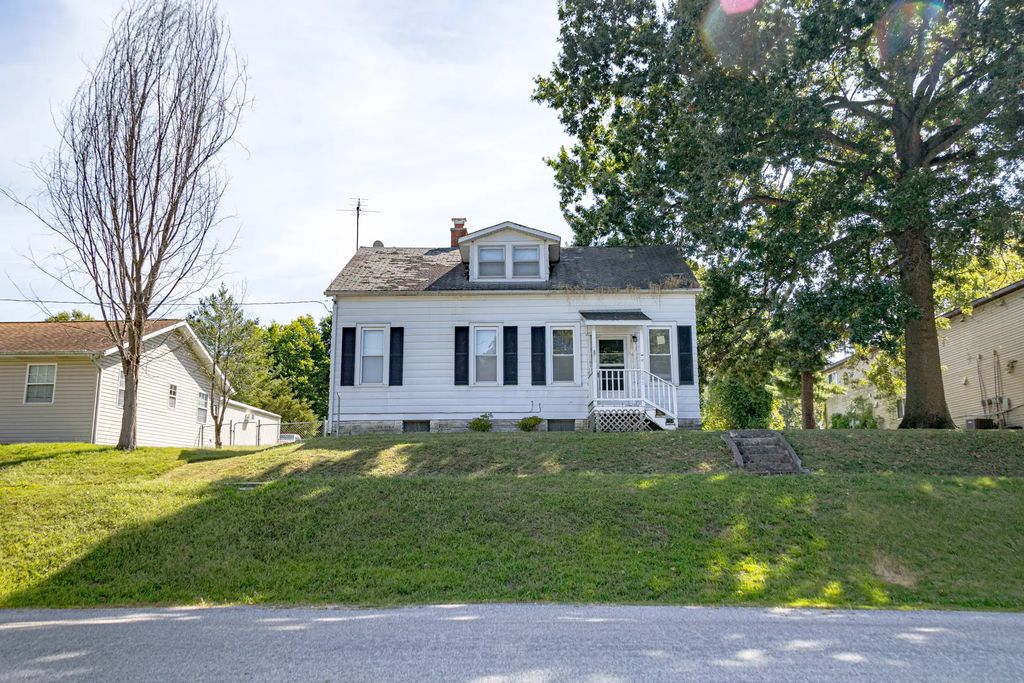205 N Market Street, New Athens
